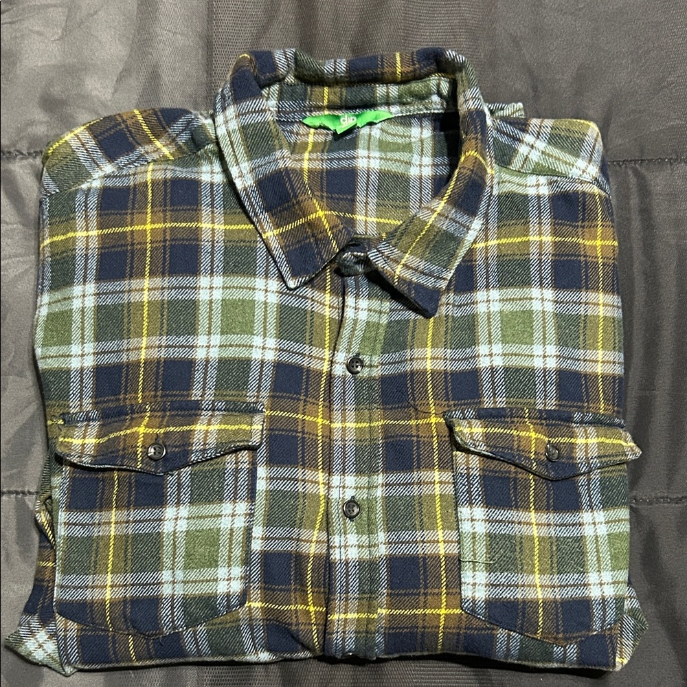 Heavy duty men’s XL flannel long sleeve shirt